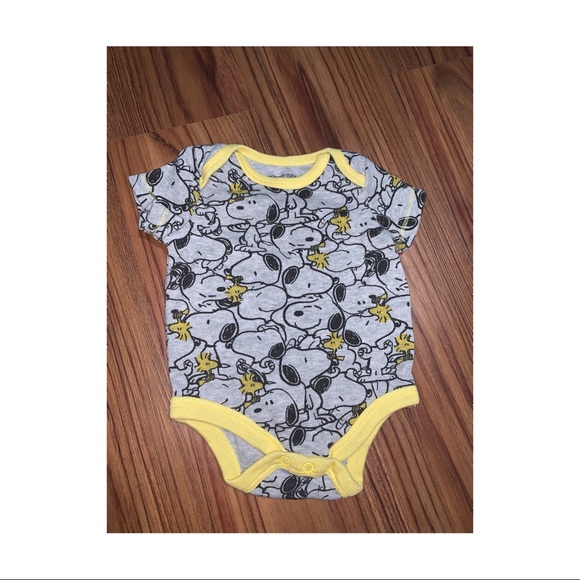 newborn yellow with grey snoopy short sleeve tees. - Picture 3 of 4
